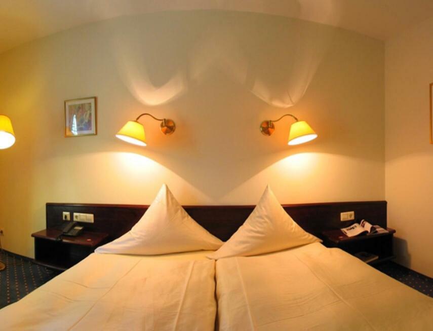 Hotel Waldhaus Hugelsheim Bagian luar foto