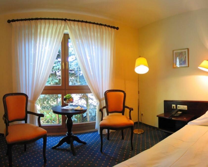 Hotel Waldhaus Hugelsheim Bagian luar foto